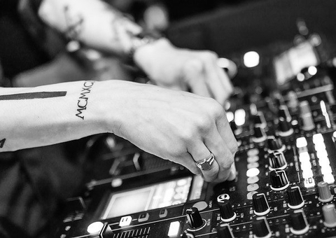 Festa clandestina regada a drogas é encerrada em Manaus