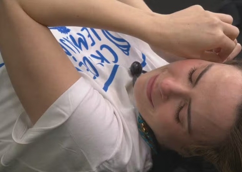 Após ser "barrada no baile", Ana Paula desaba em lágrimas e lembra do pai