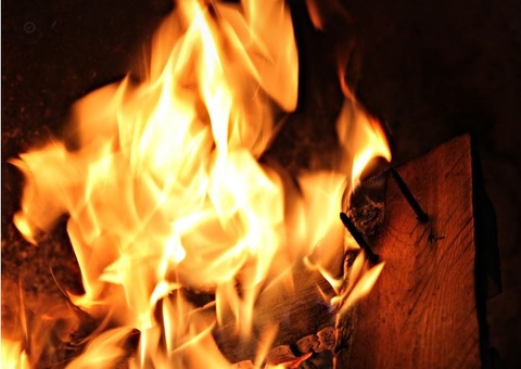 Filho incendeia casa pela terceira vez após mãe recusar dar dinheiro para drogas