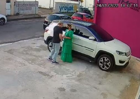Polícia usa câmeras para identificar homem que roubou carro de empresária em Manaus