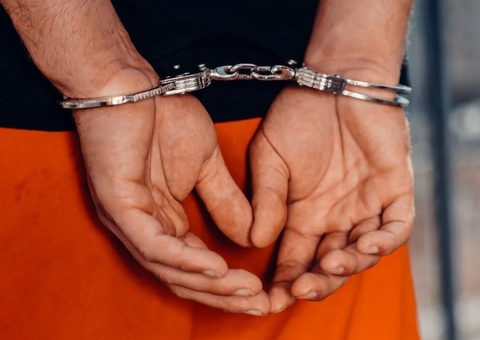 Homem condenado a 20 anos por matar idoso é preso enquanto passeava em Manaus