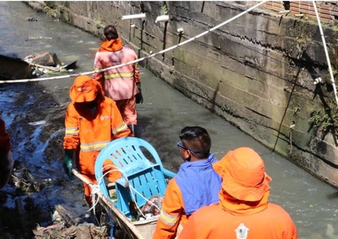 Casas são alagadas após rip-rap deslizar em Manaus durante chuva