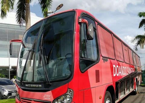 Unidade móvel do Hemoam recebe doação de sangue em shopping de Manaus