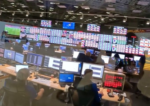 Sala com 75 analistas controla todos os estádios do Catar