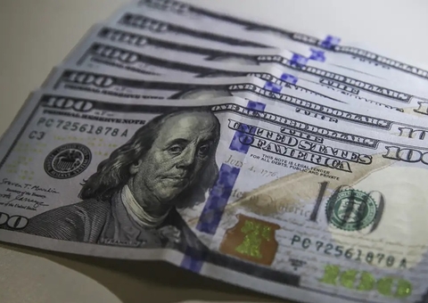 Dólar cai pela quarta vez e fecha a R$ 5,37 com menor tensão na Venezuela