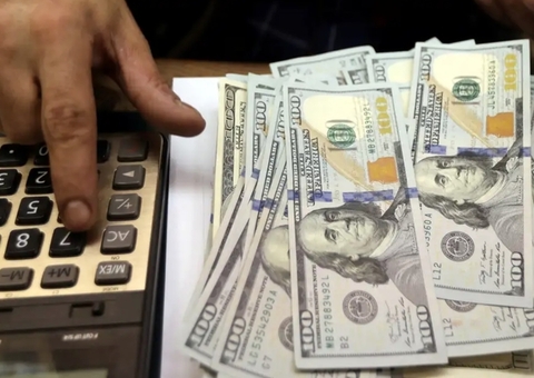 Dólar fica acima de R$ 5,80 após dados de emprego no Brasil e tarifas de Trump