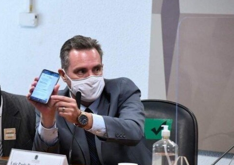 Em conversa, Dominghetti e Carvalho tentaram negociar vacinas com governadores e prefeitos