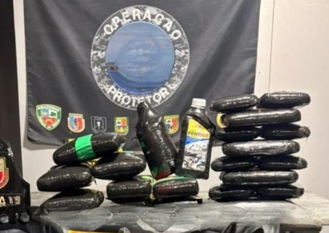 Homem é preso com 35 kg de drogas escondidos em convés de barco no Amazonas