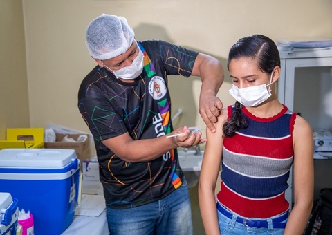 Vacinação contra Covid está disponível em 9 pontos neste sábado; veja endereços