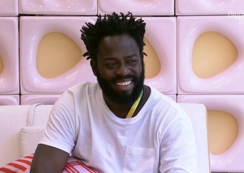 Douglas Silva do BBB 22 é chamado de 'macaco' por blog e família do ator aciona polícia