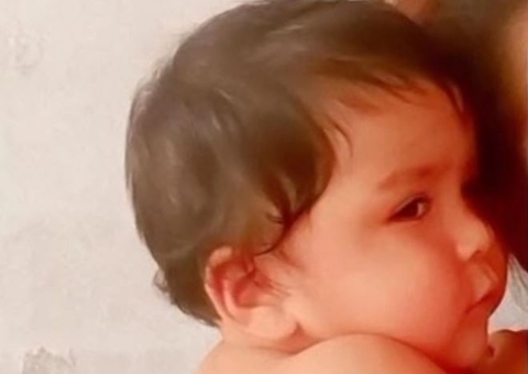 Desolados, familiares velam pai e bebê executados a tiros em casa em Manaus