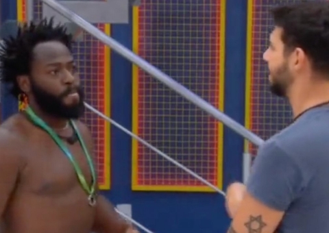  Douglas dá invertida em Rodrigo após polêmica: ‘não entrei aqui pra tu ser educado sobre isso' 