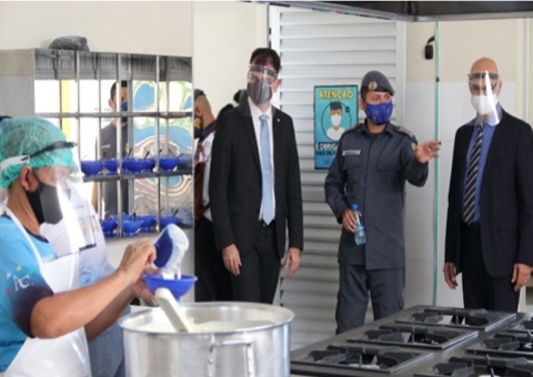 Defensoria atende famílias de Manaus com problemas no 'Nossa Merenda'