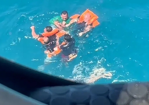 Embarcação naufraga em alto mar com nove tripulantes no Maranhão