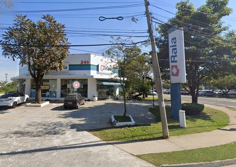 Trio assalta farmácia e leva R$ 140 mil em medicamentos