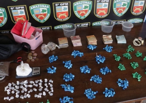 Casal é preso com R$ 6 mil e 800 porções de drogas em casa no Amazonas