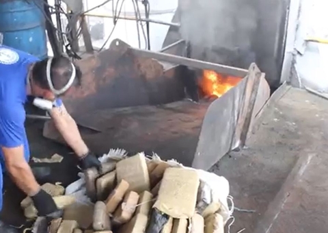 Duas toneladas de drogas são destruídas em Manaus 