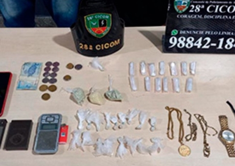 Homem tenta correr ao ver policiais e acaba preso com drogas em Manaus