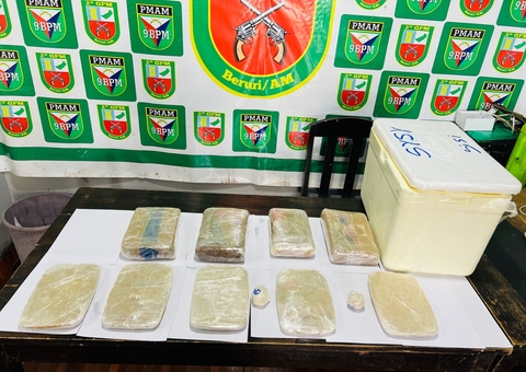 Drogas escondidas em caixa de isopor são apreendidas em barco no Amazonas