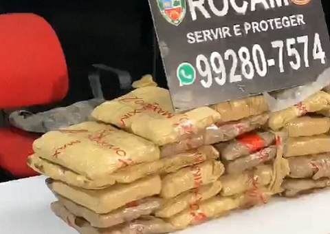 Mulher é presa com 29 tabletes de maconha escondidas em casa em Manaus