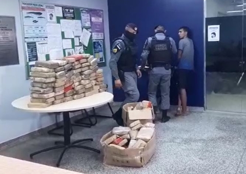 Dupla é presa com caminhão abarrotado com 127 kg de drogas em Manaus