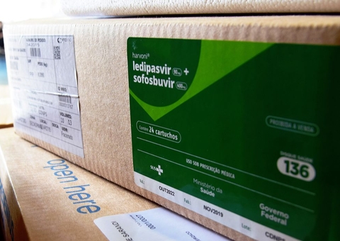 Brasil recebe 2,3 milhões de kits de intubação vindos da China