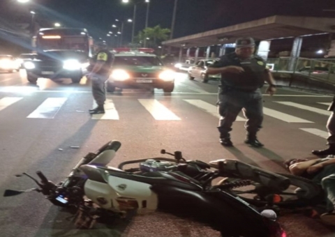 Acidente com motocicleta deixa homem ferido em Manaus 