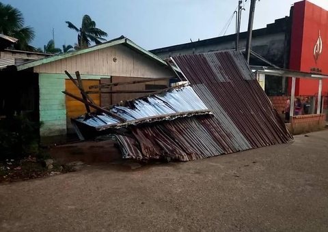 Temporal violento destelha casas e afunda embarcações no Amazonas