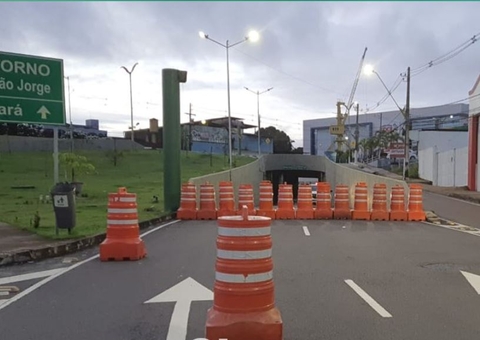 Passagem subterrânea é bloqueada para reparo em estrutura de ferro em Manaus