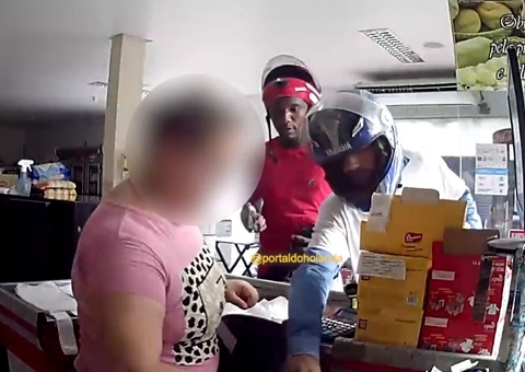 Armada, dupla assalta panificadora em plena luz do dia em Manaus, veja vídeo