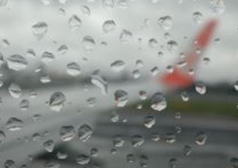 Temporal causa atrasos em voos no aeroporto de Manaus