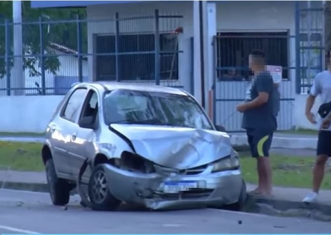 Acidente envolvendo 3 veículos deixa feridos e trânsito caótico em avenida de Manaus