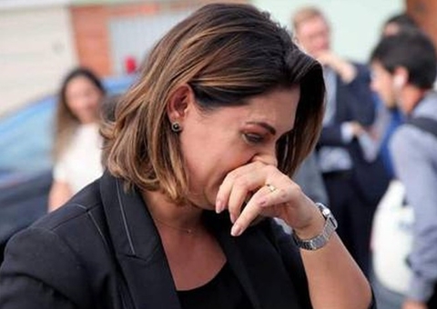 Michelle é liberada para visitar Bolsonaro na PF; mas filhos são barrados