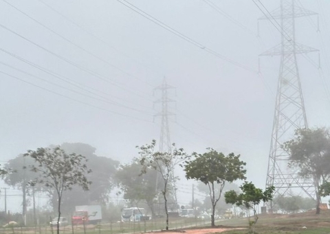 Manaus amanhece sob forte neblina nesta segunda-feira