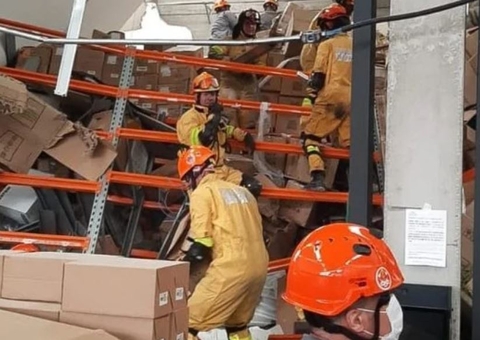 Piso de shopping desaba e deixa 16 pessoas feridas 