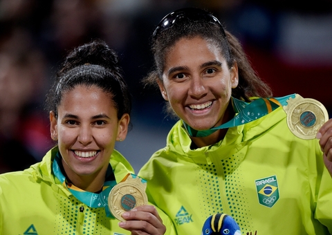 Brasileiros garantem ouros no vôlei de praia em Santiago 2023
