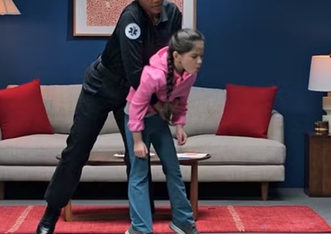 Associação muda técnicas de desengasgo em bebês, crianças e adultos