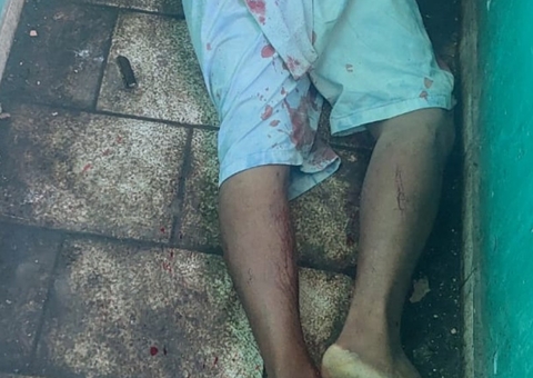 Homem é assassinado a facadas em casa abandonada na Compensa