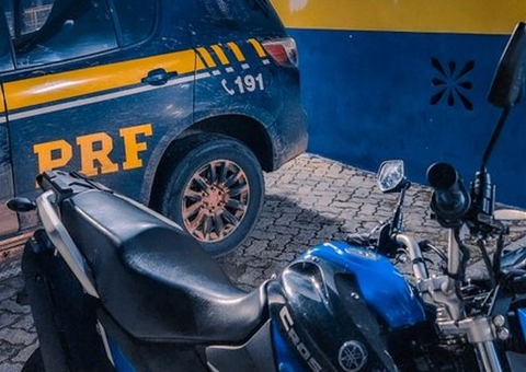 Foragido é preso pela PRF com drogas e moto sem placa em Manaus