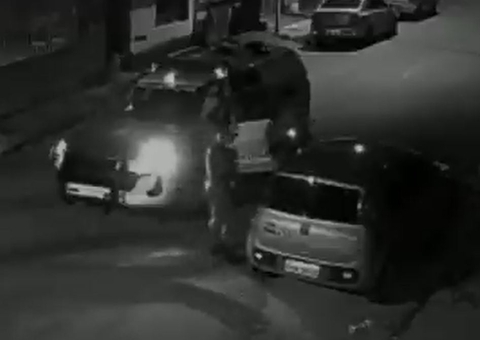 Vídeo mostra momento em que PMs furtam bolsa da esposa de sargento em Manaus