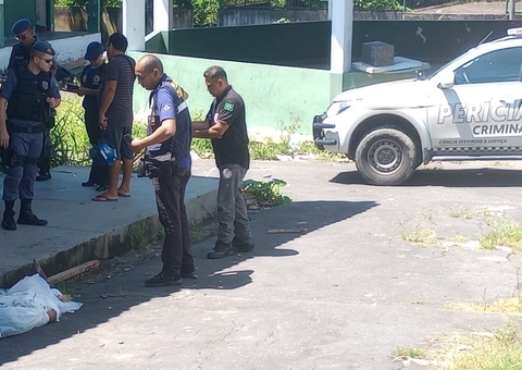 Homem é morto a pauladas e pedradas ao lado de escola em Manaus