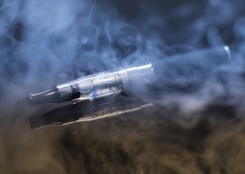 Comissão adia votação do PL que regulamenta cigarro eletrônico