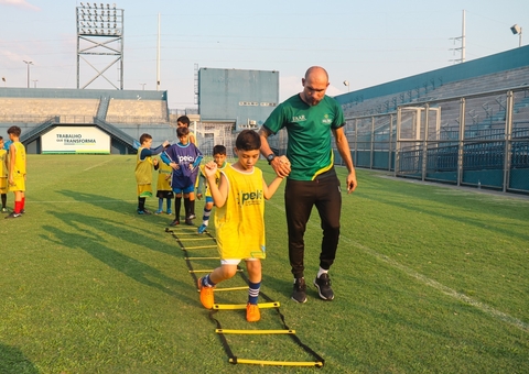 Governo abre mais de 2 mil vagas para futebol, vôlei, basquete e outras modalidades em Manaus