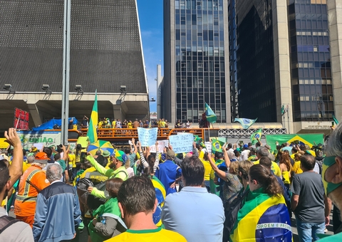 Atos pró-Bolsonaro pedem voto impresso, fim do isolamento e uso do Exército