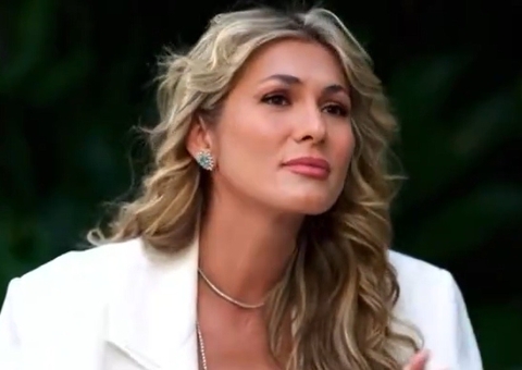 Lívia Andrade revela que se despediu da família durante emergência em voo