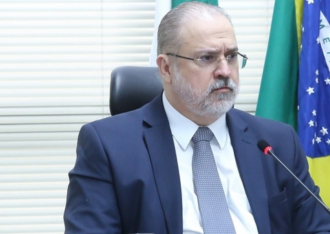 PGR diz não ver crime em diálogo de Bolsonaro e Kajuru sobre CPI da Covid