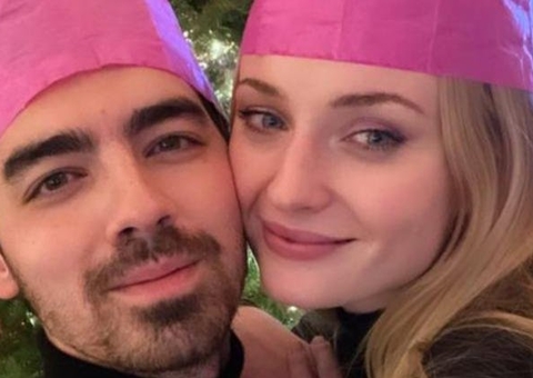 Sophie Turner se revolta após paparazzi tirar foto de filha bebê: ‘enojada’