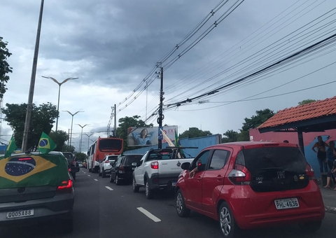 Ruas de Manaus ficam congestionadas momentos antes do jogo do Brasil na Copa