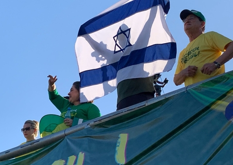 Confira fotos do ato 'Reaja, Brasil', na Ponta Negra, em Manaus