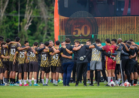 Base aurinegra faz amistoso com time profissional do Manaus